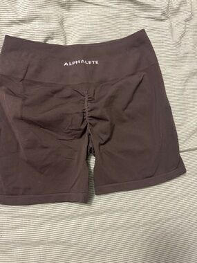 Alphalete Scrunch Back High-Waist Bike Shorts — Dark Brown